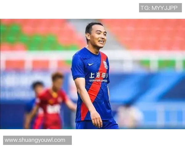 今年退役足球巨星谢幕足坛辉煌生涯引发球迷深情告别