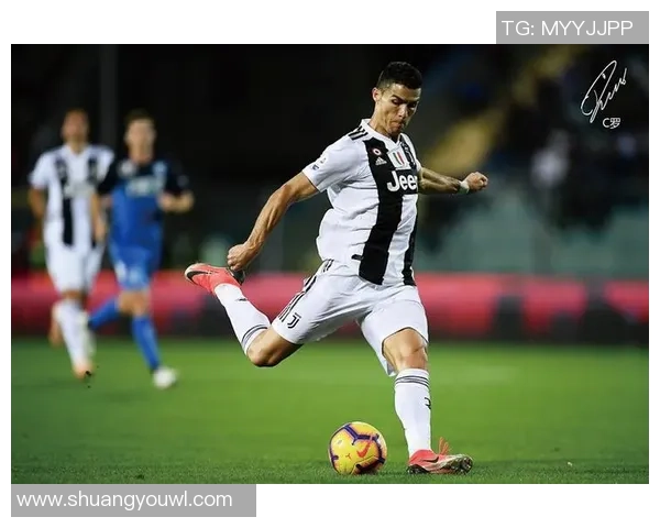 以足球球星挂像为核心展现绿茵精神与奋斗风采 以足球球星挂像为核心展现绿茵精神与奋斗风采