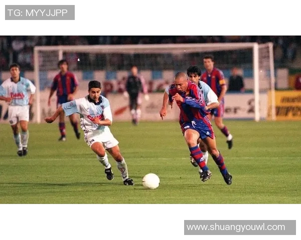 昔日绿茵豪杰再聚首笑谈辉煌岁月重温足坛传奇时光