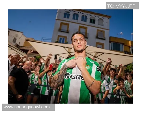 街头采访球迷心目中的足球巨星及其影响力解析