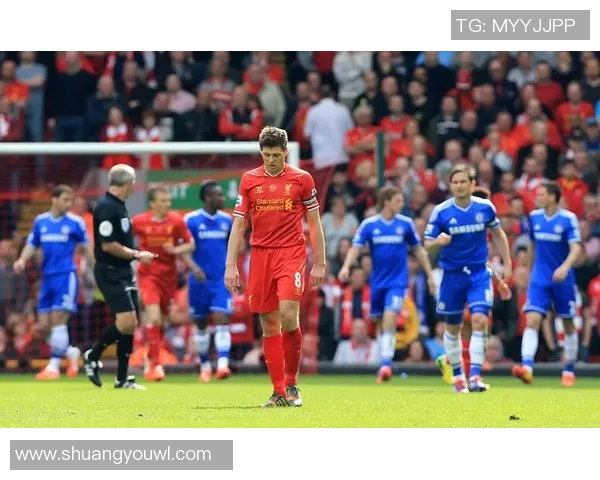 足球八号传奇：从中场指挥官到球场英雄的成长之路